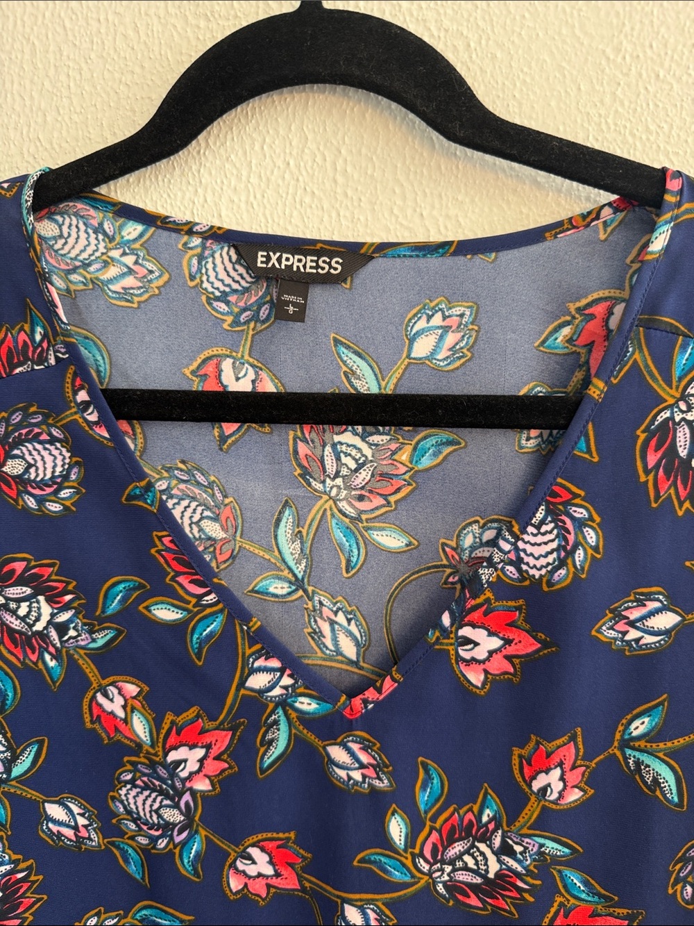 Express Navy Floral V-Neck Cap Sleeve Blouse - Picture 3 of 5